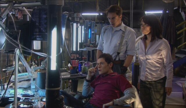 File:Team watch gwen.jpg