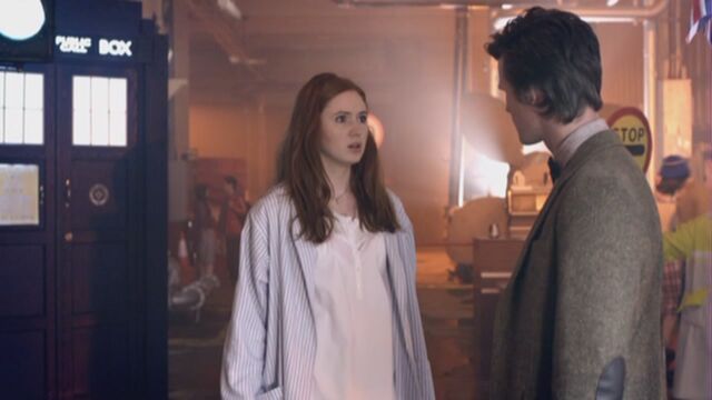 File:Amy-starship-uk.jpg