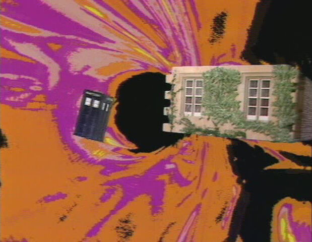File:SaL' tardis 1.jpg