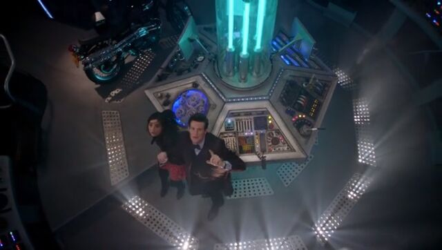 File:TARDIS shakes.jpg