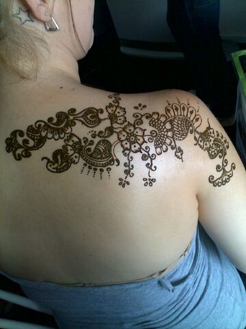 File:ShoulderHenna.jpg