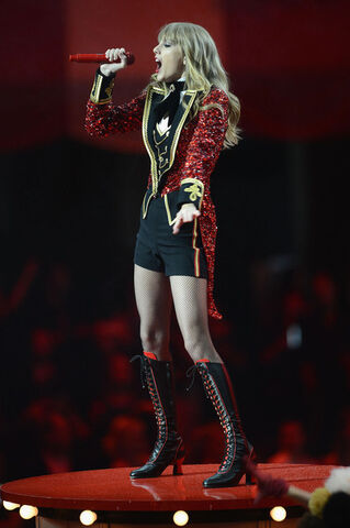 File:Taylor+Swift+MTV+EMA+2012+Show+Wj-TbWoy0zZl.jpg