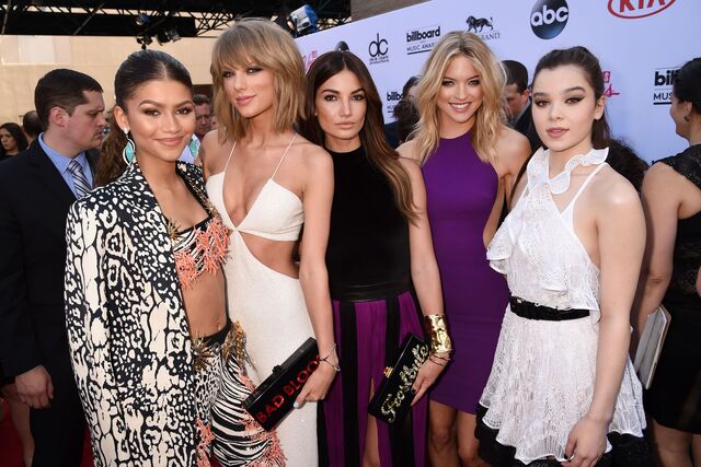File:Lily-Aldridge-Taylor-Swift-billboard-vogue-18may15-getty b.jpg