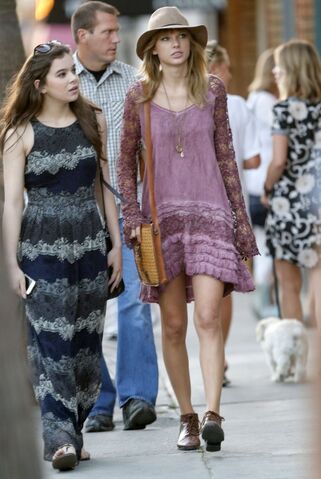 File:Steinfeld-and-Swift-Shopping-Spree.jpg