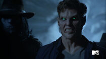 Pete-Ploszek-Garrett-Douglas-transformation-Teen-Wolf-Season-6-Episode-10-Riders-on-the-Storm