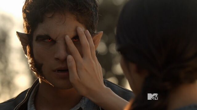 Datei:Teen Wolf Season 3 Episode 17 Silverfinger Tyler Posey Scott McCall Scott Shows Kira His Wolf Side.jpg