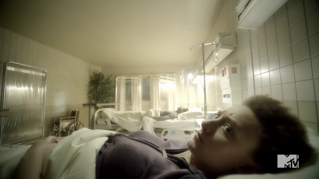 Datei:Teen Wolf Season 4 Episode 10 Monstrous Meredith hears Peter's thoughts.png