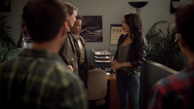 File:Teen Wolf Season 3 Episode 7 Currents Bianca Lawson Ms Morrell find my bro yo.png