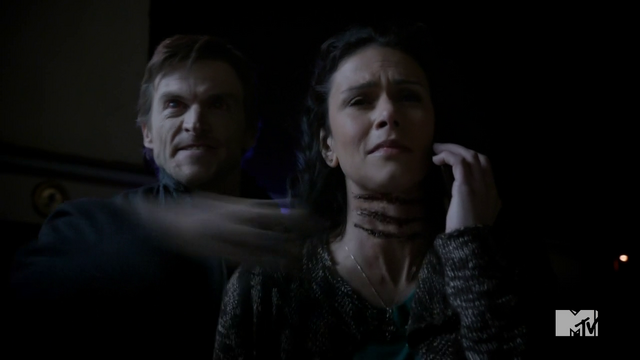 File:Teen Wolf Season 3 Episode 6 Motel California Gideon Emery Melissa Ponzio Deucalion Throat Slash.png