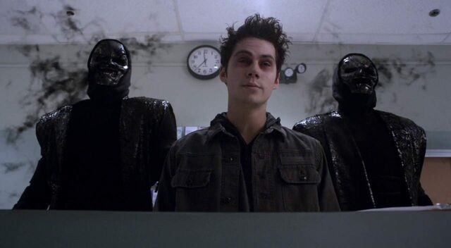 Archivo:The Divine Move - Stiles, Nogitsune, Oni 1.jpg