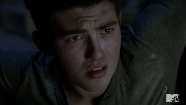 Datei:Teen-Wolf-Season-4-Episode-1-The-Dark-Moon-FULL-VIDEO-02-2014-06-24.jpg