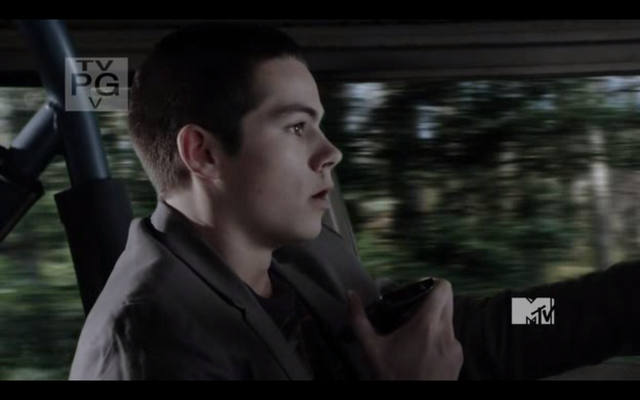File:Stiles-Stilinski-uses-a-ATT-Sony-Ericsson-Xperia-X10-on-Teen-Wolf-Season-1-Episode-2-Second-Chance-at-First-Line.png