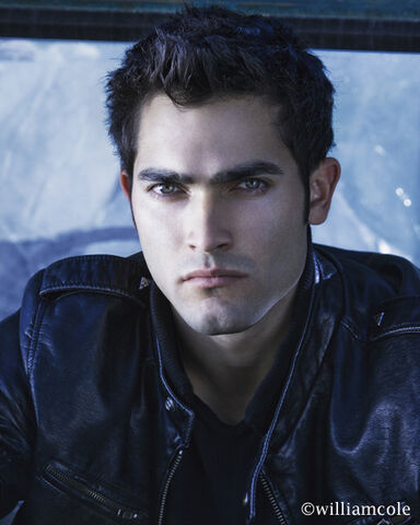 File:Tylerhoechlin teenwolf mtv williamcole closeup 570web c- copyright.jpg