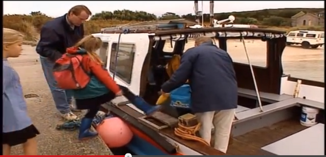 File:Teletubbies going to school by boat.png