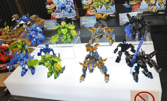 File:X toys of Tributon, Valorn, Dromus, & Hos at Tokyo Toy Show 2014.jpg