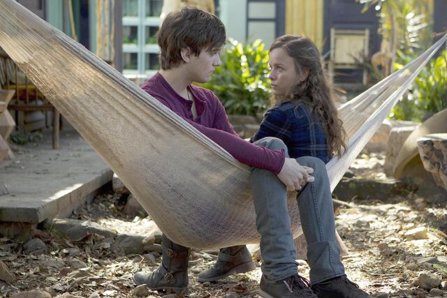 File:Terra-nova-1x06-foto9.jpg