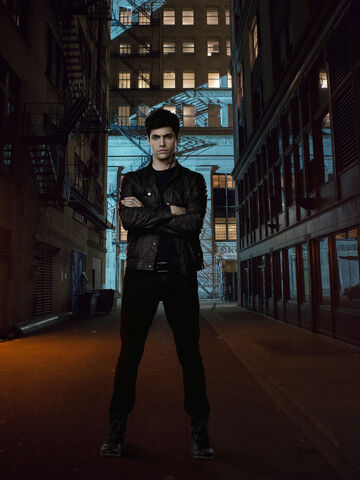 Fichier:Shadowhunters AlecS2.jpg