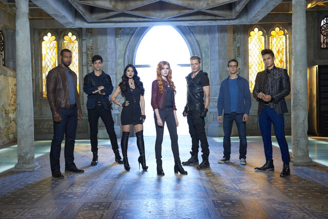 Fichier:Shadowhunters MainCastS1.jpg