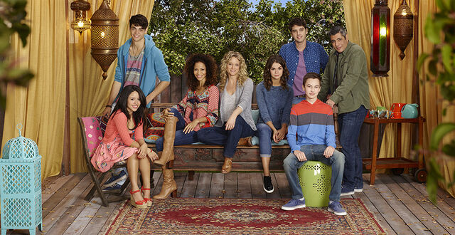 Fichier:TheFosters MainCast.jpg