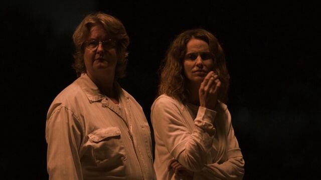 File:1x01 LaurieAndGladysWatching.jpg