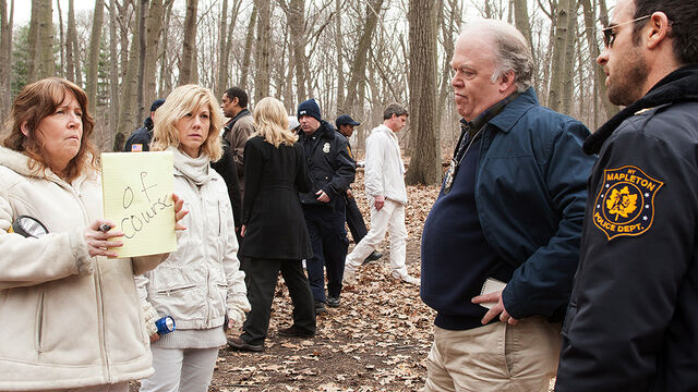 File:1x05 KevinLouisAndPatti.jpg