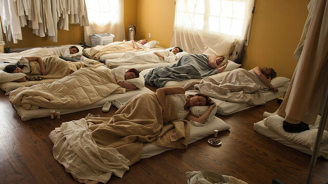 File:1x01 GuiltyRemnantBedroom.jpg
