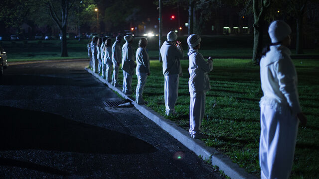 File:1x04 GRLineOutsideSchool.jpg