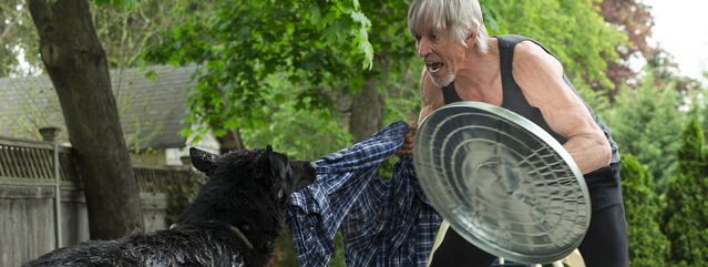 File:1x07 GarveyBattlingADog.jpg