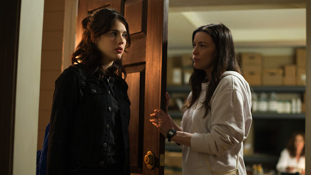 File:1x08 JillArrivingAtGR.jpg
