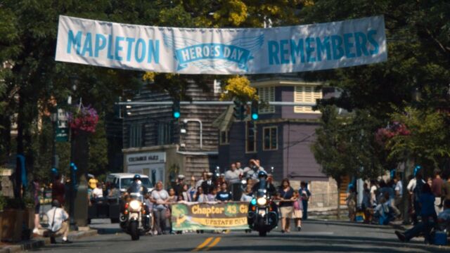 File:1x01 MapletonHeroesDay.jpg