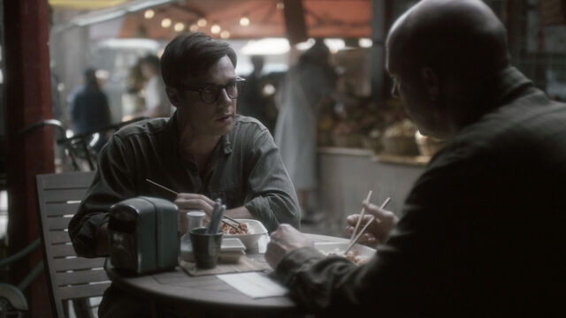 File:S01E07-FrankMarkLunch.jpg
