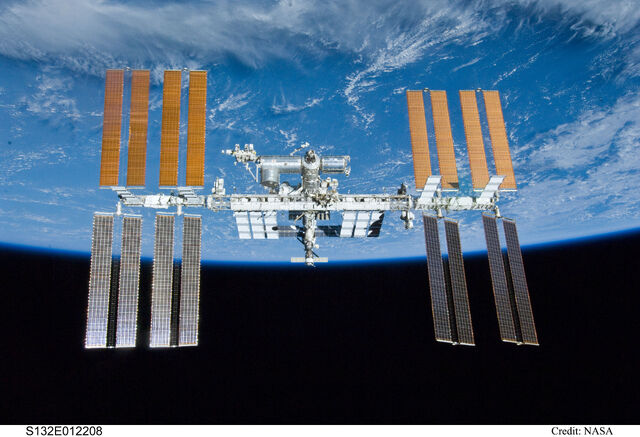File:ISS 2.jpg