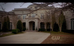 250px-Mikaelson-mansion-outside