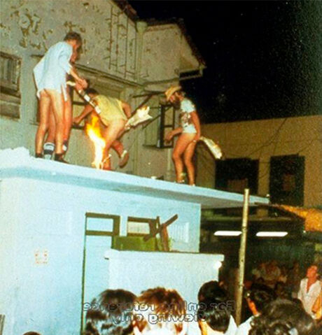 File:DanceOfFlamingArseholes004.jpg