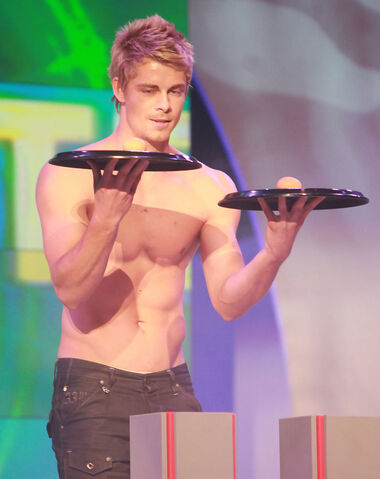 File:Luke Mitchell 108.jpg