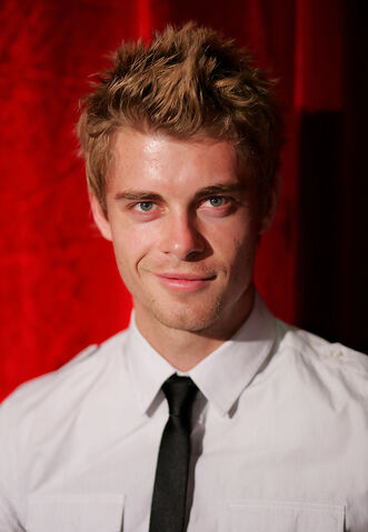 File:Luke Mitchell 068.jpg