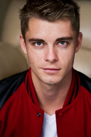 File:Luke Mitchell 001.jpg