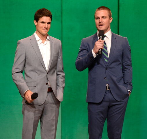 File:Robbie Amell 192.jpg