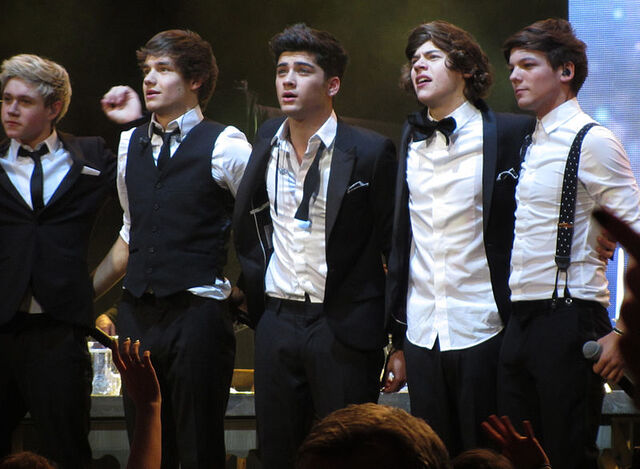 File:800px-One Direction Glasgow.jpg