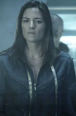 Plik:AuroraBlakeCropHisSistersKeeper1x06.jpg