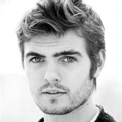 who plays evan in the 5th wave is alex roe british