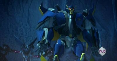 800px-Triangulation-DreadwingwithcapturedStarscream