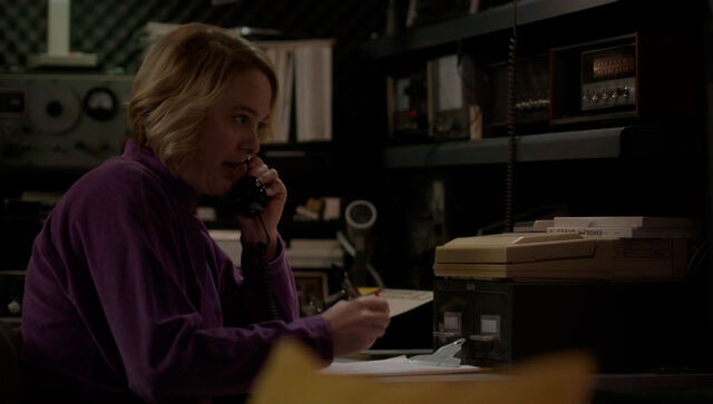 File:The americans-call center-joan 02.jpg