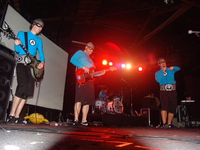 File:Band12707.jpg