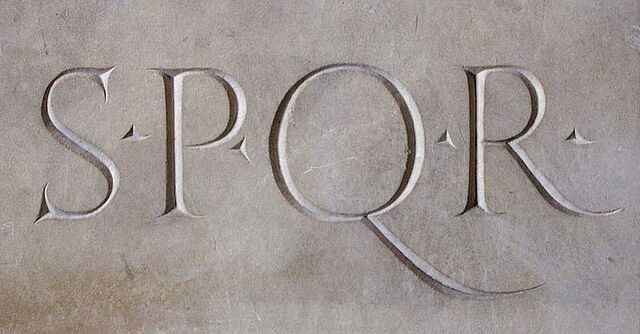 Archivo:800px-Spqrstone.jpg