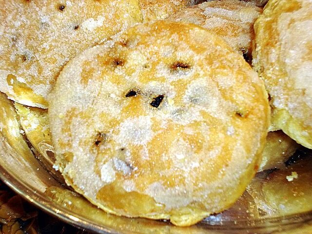 File:800px-Eccles cake.jpg