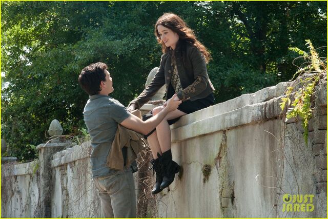 File:Emmy-rossum-beautiful-creatures-stills-exclusive-01.jpg