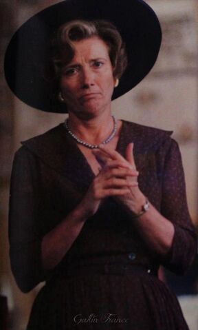 File:Sarafine.Mrs.Lincoln.jpg