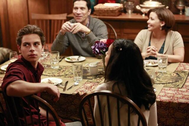 Fichier:The-Fosters-1x06-Saturday-8.jpg