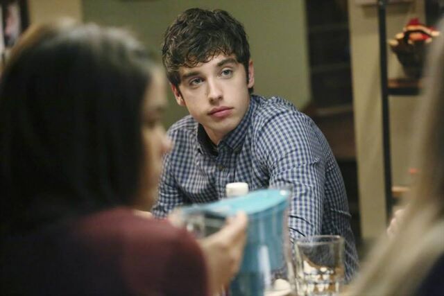 Fichier:The-Fosters-1x08-Clean-3.jpg